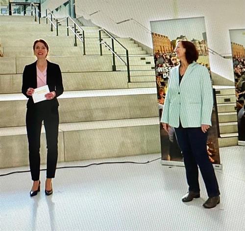 Simone Fischer im Gespräch mit der HSD-Präsidentin Prof. Dr. Edeltraud Vomberg.